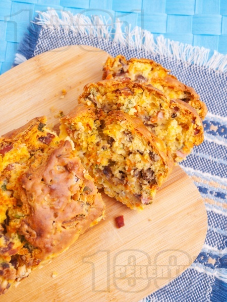 Морковен солен кекс със синьо сирене, шунка и маслини - снимка на рецептата